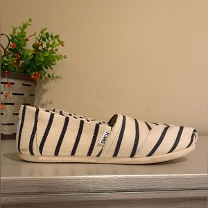 Tom’s slip-on sneakers - beige with navy pinstripe